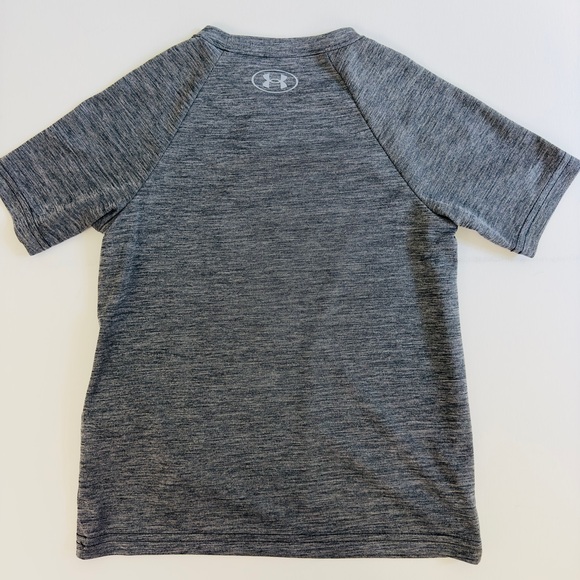 Under Armour Boys' Split Logo Hybrid Short Sleeve Tech T-Shirt Gray Yout… - Picture 2 of 6